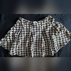 Monteau Black & White Houndstooth Circle Skirt